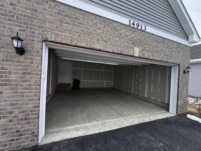 Building Photo - 14913 Dyer Ln