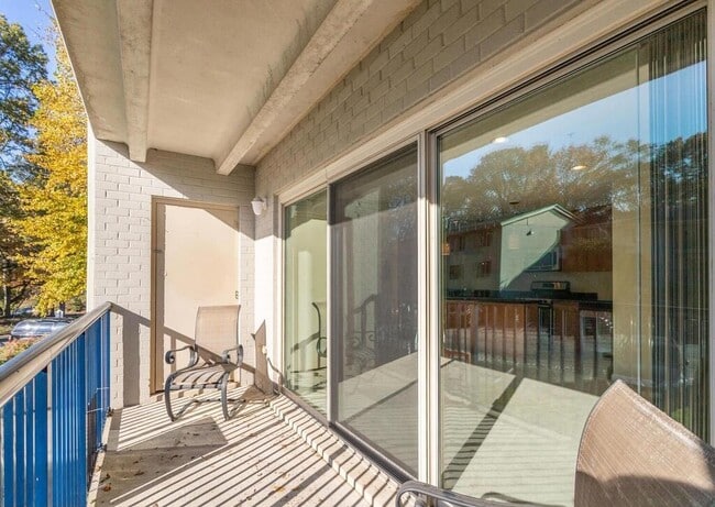 Sun drenched balcony - 1101 Primrose Ct