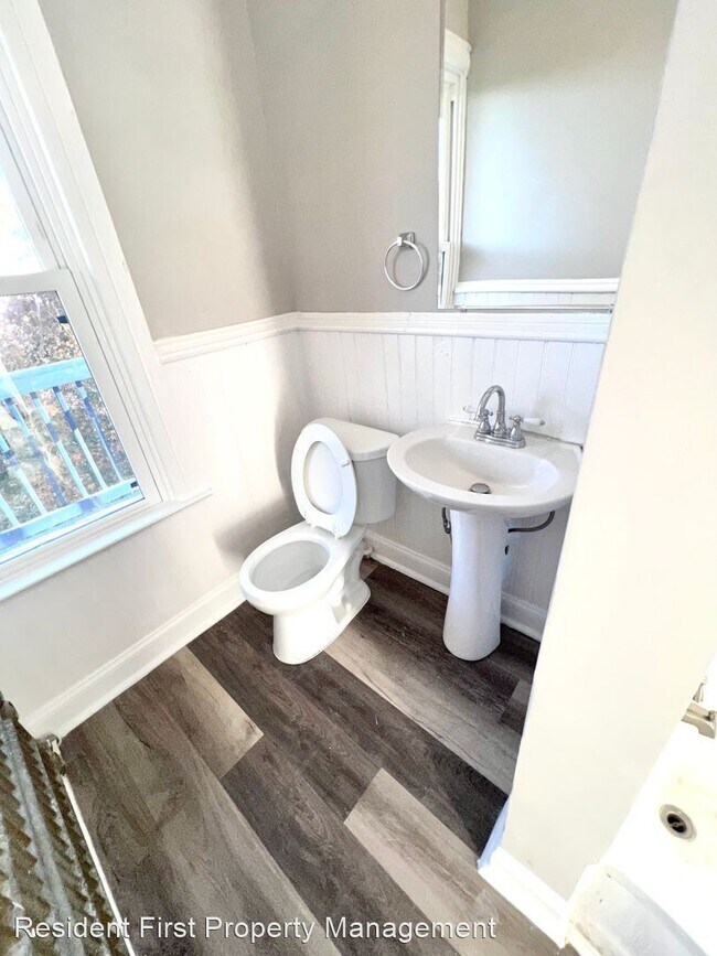 Building Photo - 3 br, 1.5 bath House - 31 E North Avenue