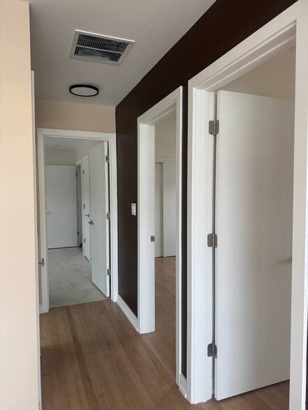 Building Photo - 5814 N Elston Ave