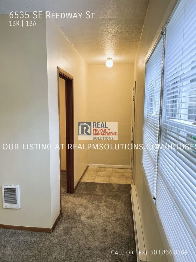 Building Photo - 6535 SE Reedway St
