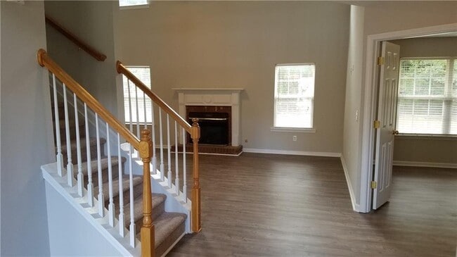 Building Photo - 3652 Roxfield Dr NE