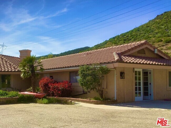 Building Photo - 9557 1/2 Hierba Rd