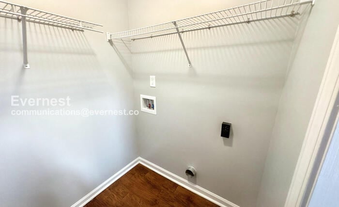 Building Photo - 619 St Clair Ln
