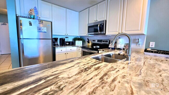 Building Photo - 455 E Beach Blvd