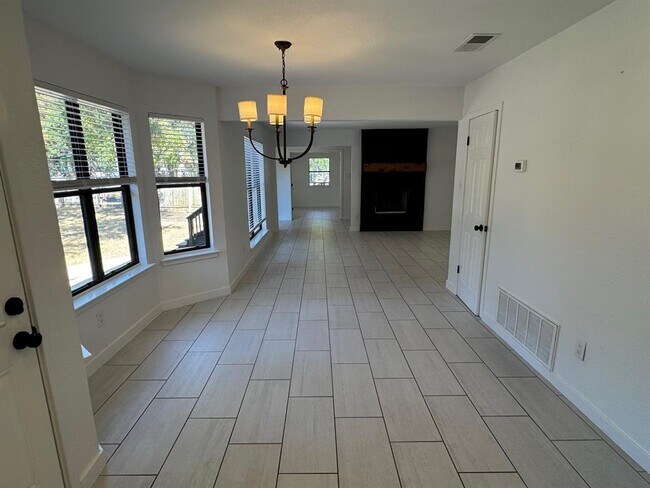 Building Photo - 12604 Shady Acres Dr