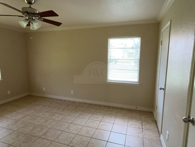 Building Photo - 2407 Buttercup Cir