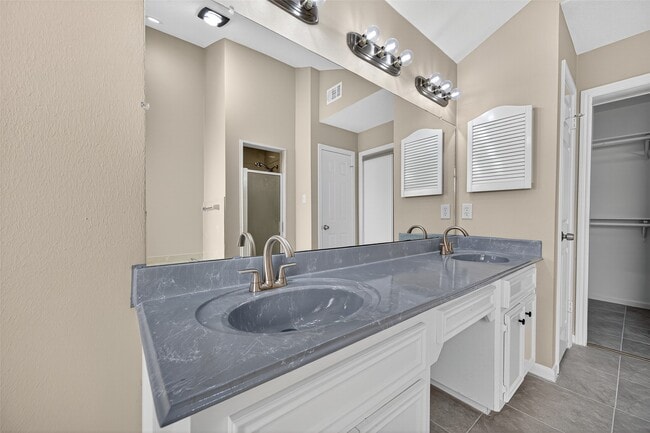 Building Photo - 4132 Deerfield Village Dr