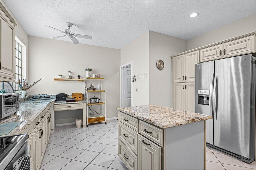 Building Photo - 9756 Arbor View Dr S