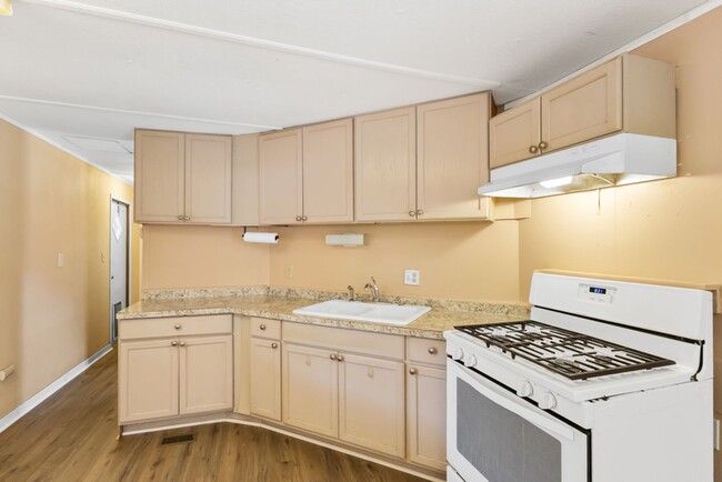 Building Photo - 16240 San Pedro Ave