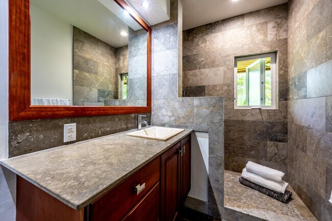 Building Photo - 250 Amakihi Way