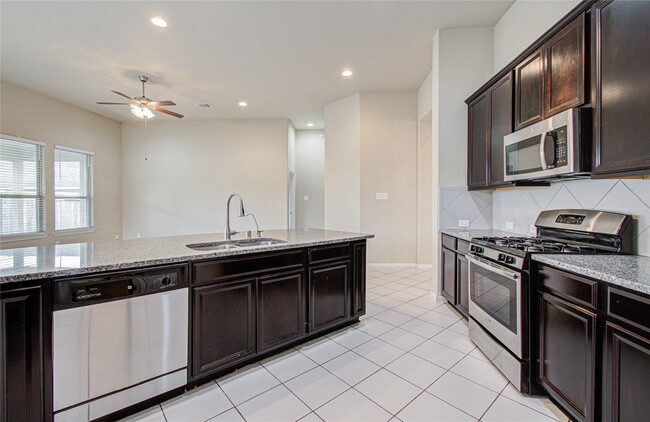 Building Photo - 15702 Whisper Woods Dr