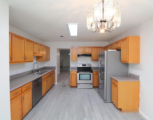 Building Photo - 2432 Gulf Breeze Ave