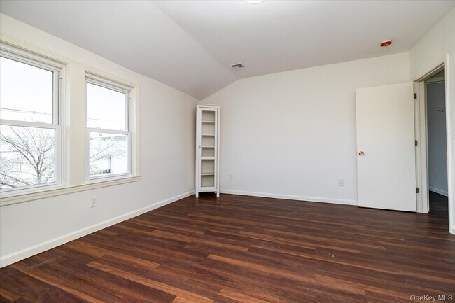 Building Photo - 31 N Lewis Pl