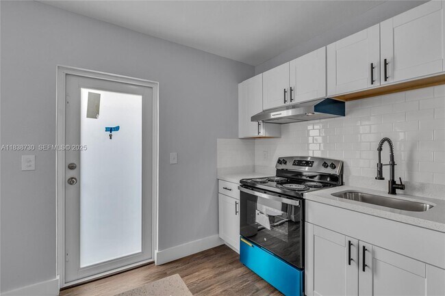 Building Photo - 2243 Greene St.