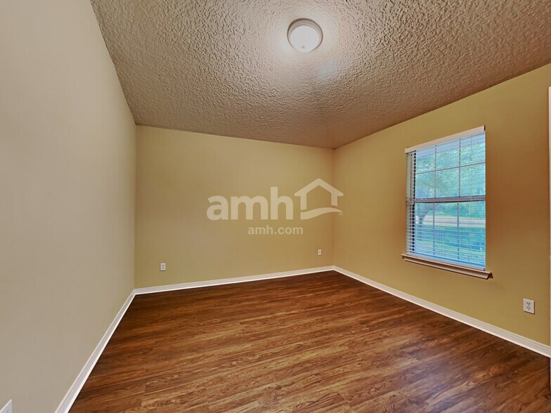 Building Photo - 2091 Cherokee Cove Trl