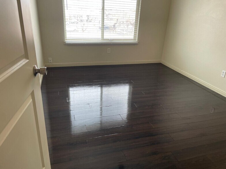 Building Photo - 5740 S 900 E