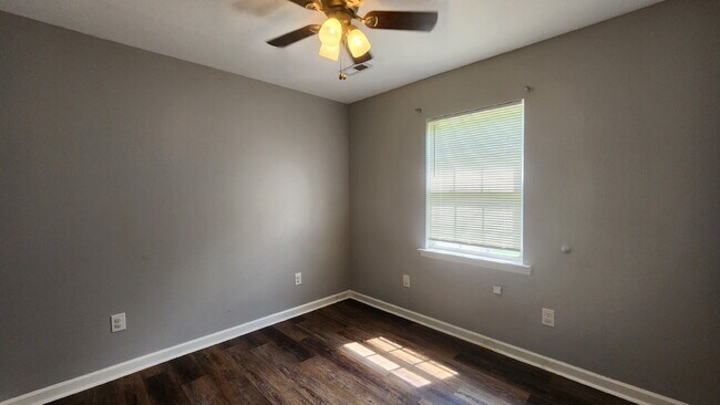 Building Photo - Refreshed 2BR/1BA duplex apartment for rent!