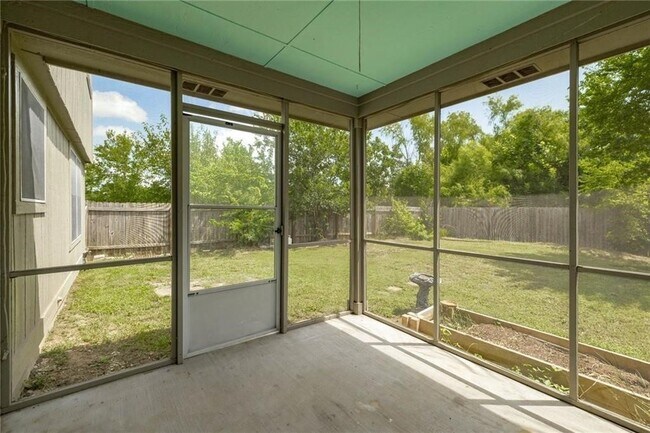 Building Photo - 2610 Hutton Ln