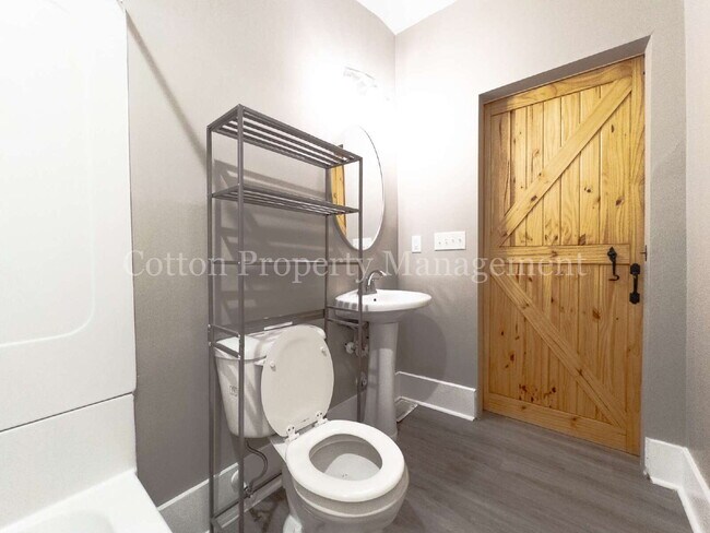 Building Photo - 2BR/2BA Home in Downtown Wilmington - $1,399/month- Pet Friendly* - 50% off 1st Month's Rent!**