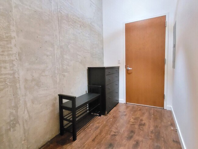 Building Photo - 235 W Van Buren St