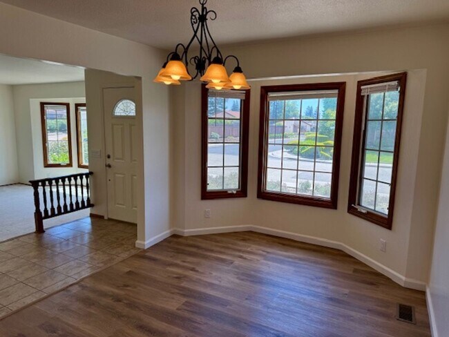 Building Photo - Move-in ready, Charming single level 4 bedroom, 2  bath home in San Ramon!