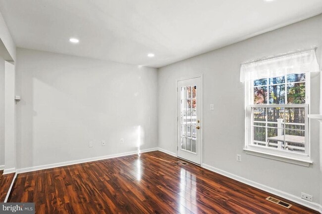 Building Photo - 7000 Ducketts Ln