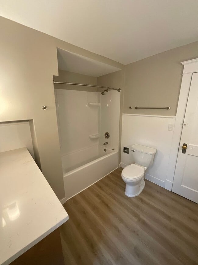 Building Photo - 601 Woodland Ave