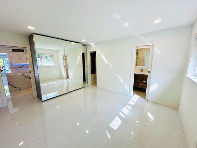 Building Photo - 8160 W 18th Ct