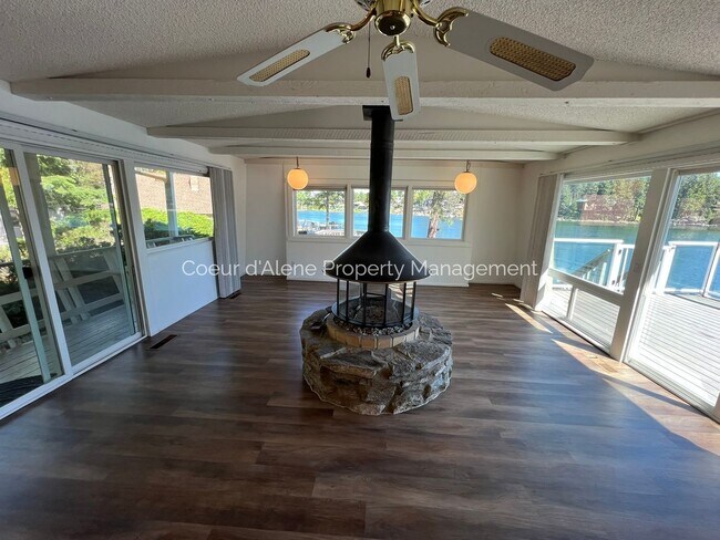 Building Photo - 2+ bed, 2 bath house on the Spokane River!