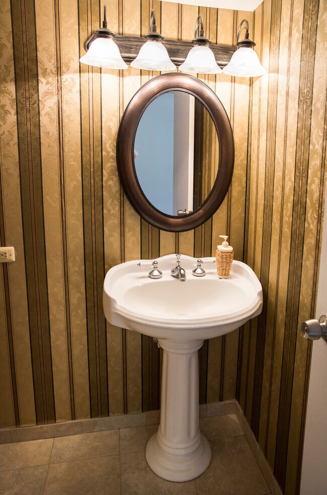 Powder Room - 11801 Rockville Pike