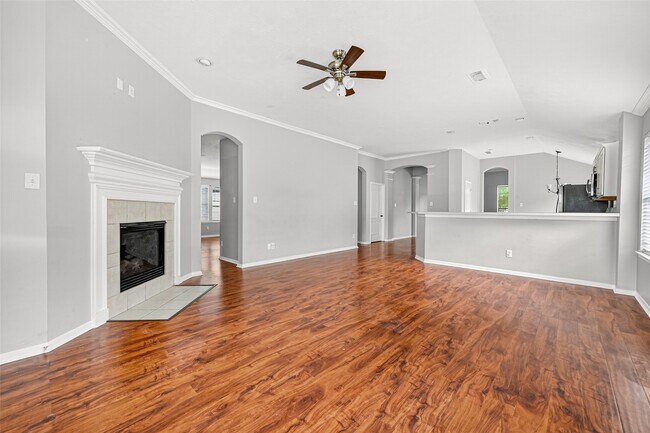 Building Photo - 5615 Brookhollow Oaks Trail