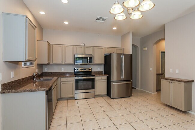 Building Photo - 2427 E Glass Ln