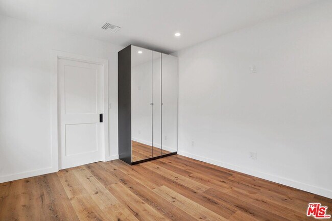 Building Photo - 4130 Verdugo View Dr