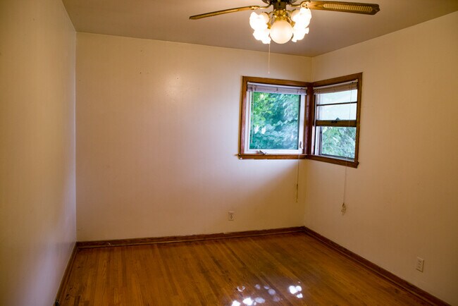 Building Photo - 1104 13th Ave SE