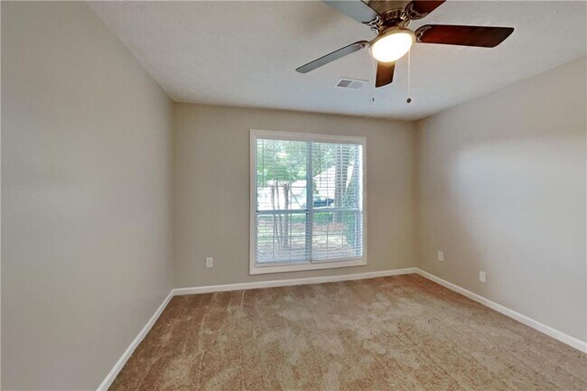 Building Photo - 1721 Omie Way