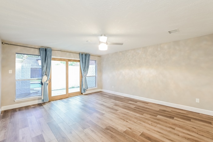 Building Photo - 11818 Oakcroft Dr