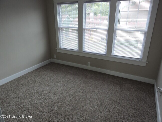 Building Photo - 670 N Barbee Way