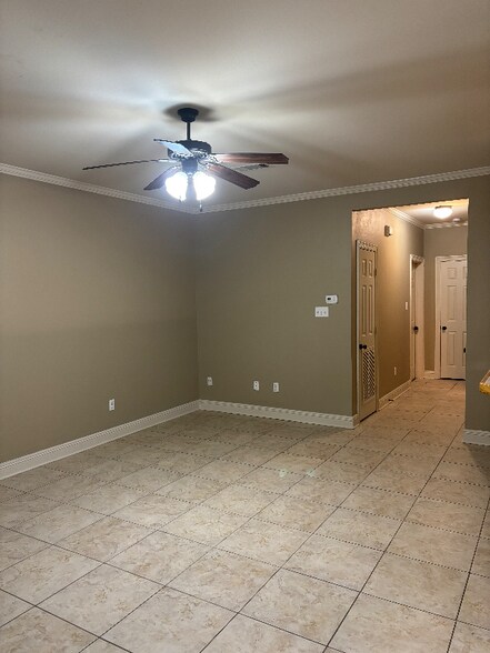 Building Photo - 828 Meadow Bend Dr