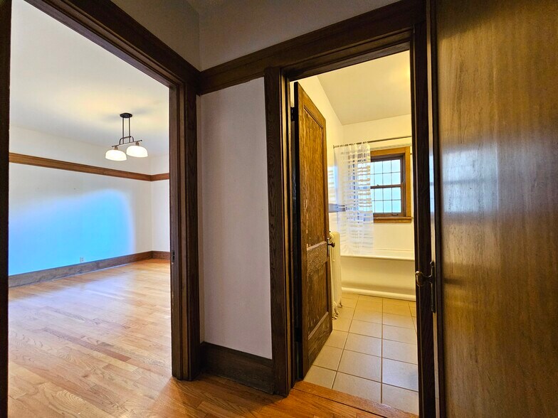 Building Photo - 5656 S Dorchester Ave