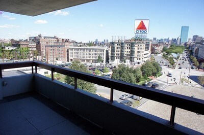 Building Photo - 566 Commonwealth Ave