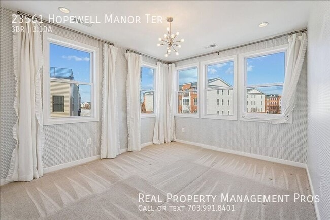 Building Photo - 23561 Hopewell Manor Terrace