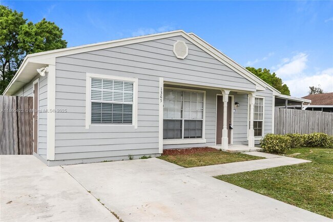 Building Photo - 1365 Savoyard Way