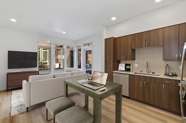 Building Photo - Oliver Bainbridge