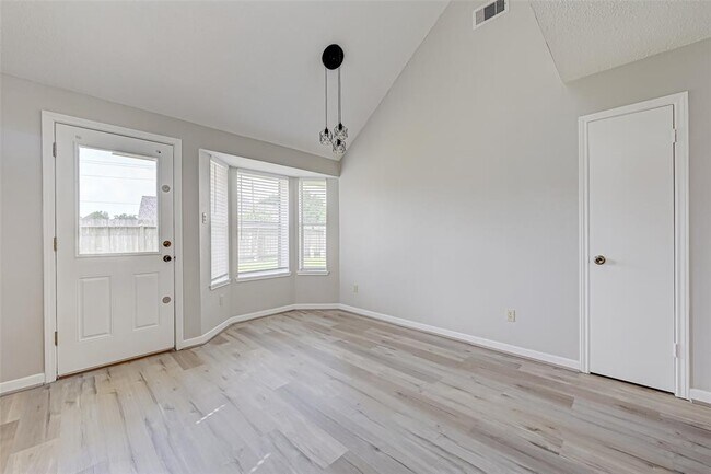 Building Photo - 2230 Bent River Dr