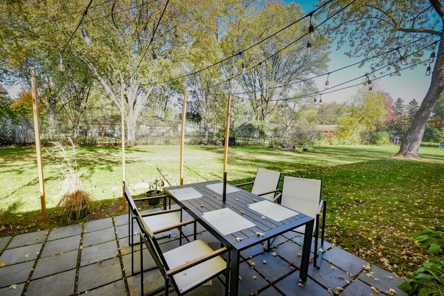 Building Photo - 17710 12th Ave N