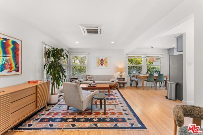 Building Photo - 1338 Montecito Cir