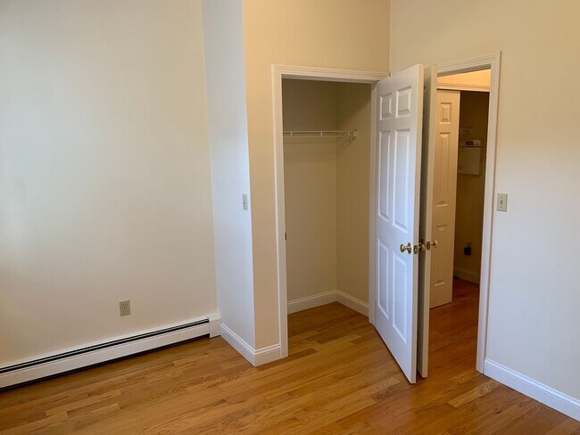 Building Photo - Great 1 Bed Home in East Cambridge + AC