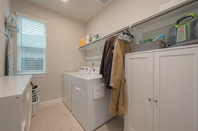 Building Photo - 24211 Buckbrush Ln