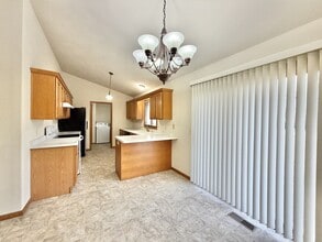 Building Photo - 2402 Stonefield Ln